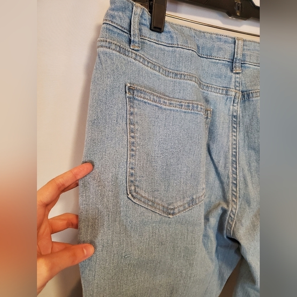 Light Blue Denim Cropped Jeans - Picture 4 of 9